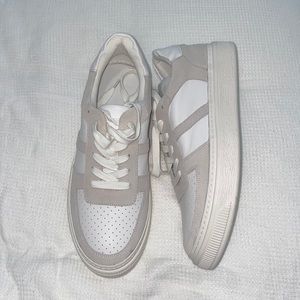 BRAND NEW Never Worn Abercrombie Suede and Leather Sneakers
